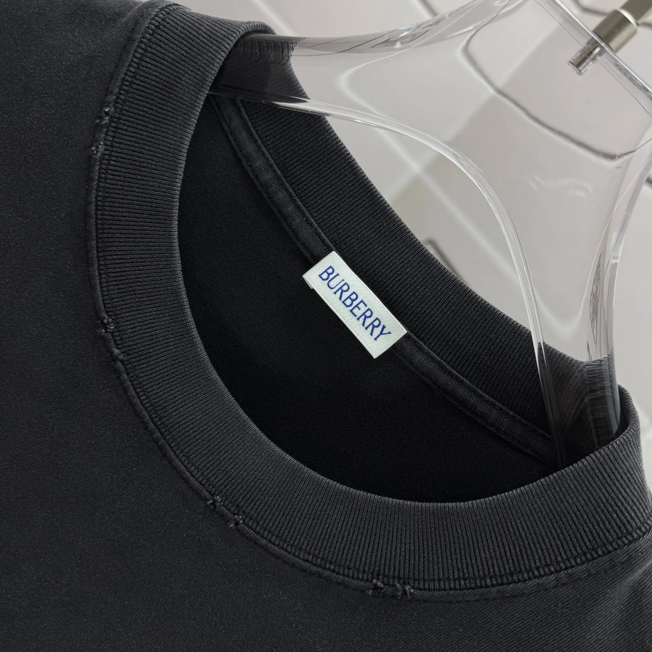 # Burberr* *2026 New Arrival 320 tee Same Style :Black White Size :S M L XL XXL Size： S （90-130 ） M （120-150 ） L （140-165 ） XL （160-180 ） XXL （180-210 ）